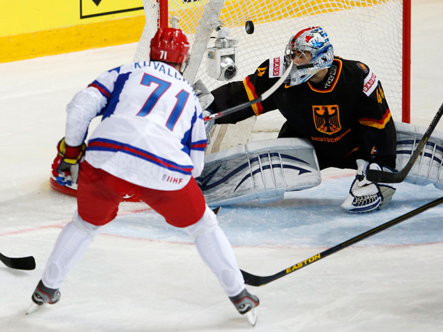 Хет-трик Ковальчука принес России победу над немцами на чемпионате мира по хоккею