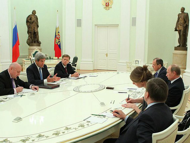 Госсекретарь США Джон Керри в среду завершает свой двухдневный визит в Москву. Переговоры с российской стороной выдались на удивление бесконфликтными