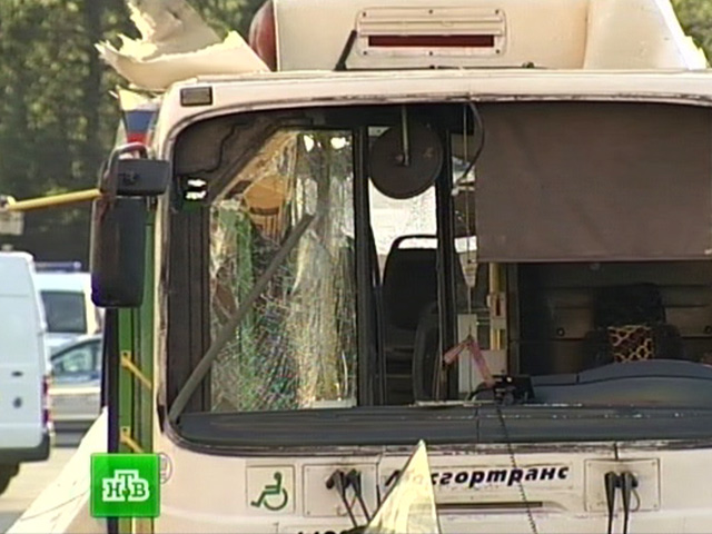 По факту взрыва в рейсовом автобусе на севере Москвы, в результате которого пострадали двое, возбуждено уголовное дело