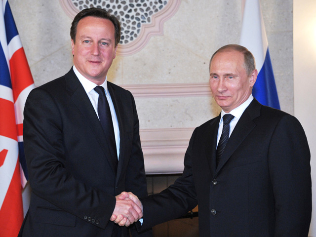 Британский премьер Дэвид Кэмерон прибыл в пятницу в Сочи на встречу с президентом России Владимиром Путиным