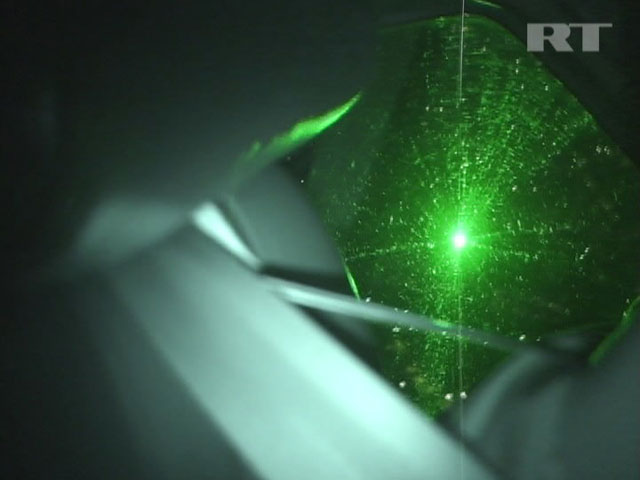 "Лазерные террористы" ослепили экипаж Boeing-737 при посадке в Екатеринбурге