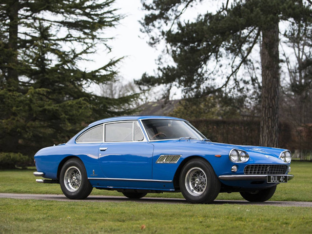 Первая машина Джона Леннона - голубой Ferrari 300 GT Coupe 1965 года - выставлена на торги в Великобритании