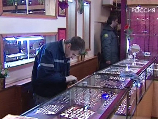 Грабители похитили из ювелирного магазина в центре Москвы драгоценности