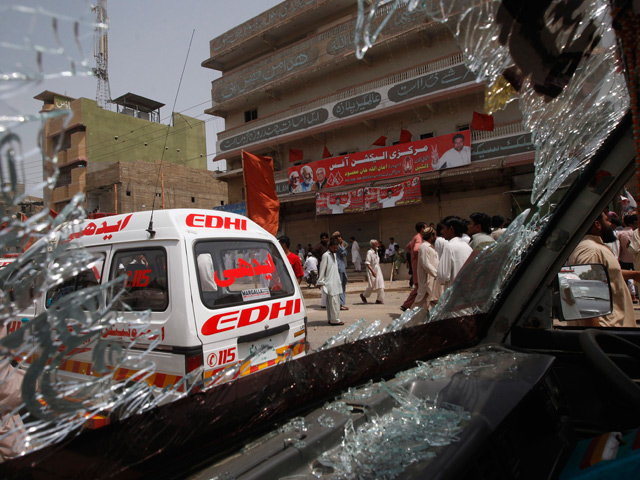 Террористические атаки в Пакистане, где сегодня проходят парламентские выборы, унесли жизни 17 человек, более 40 жителей пострадали