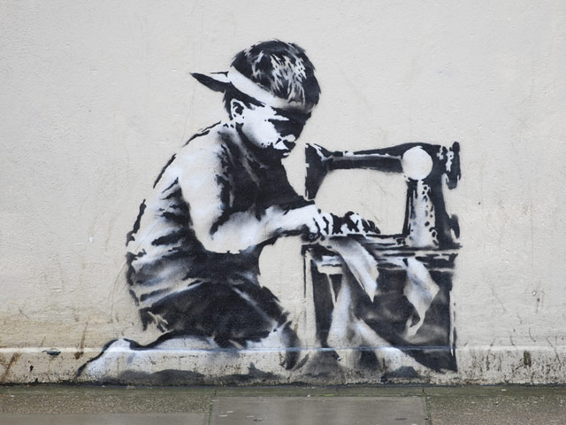 Похищенное граффити "Рабский труд" крупнейшего современного художника Великобритании Бэнкси вновь выставлено на аукцион