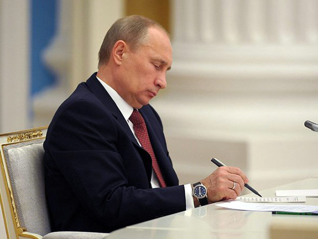 Президент РФ Владимир Путин учредил гранты в области культуры и искусства в размере 2,9 миллиарда рублей ежегодн