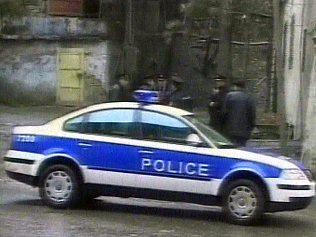 В столице Грузии вооруженный пистолетом мужчина открыл огонь по сотрудникам полиции, после чего был задержан