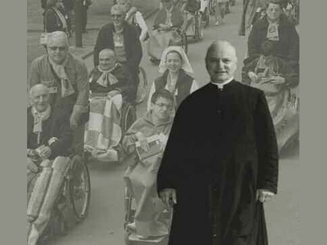 Всю свою жизнь монсеньор Новарезе посвятил защите бедных и страждущих. Именно поэтому его называли "апостолом больных"