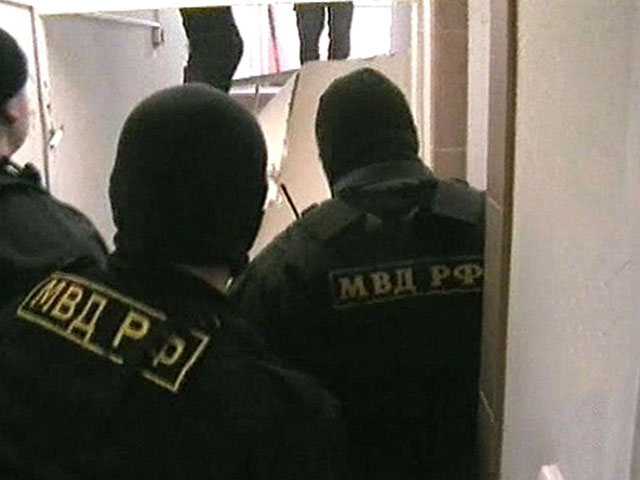 Оперативники провели в среду серию обысков в различных банках Москвы по делу о незаконном обналичивании 1,5 млрд рублей