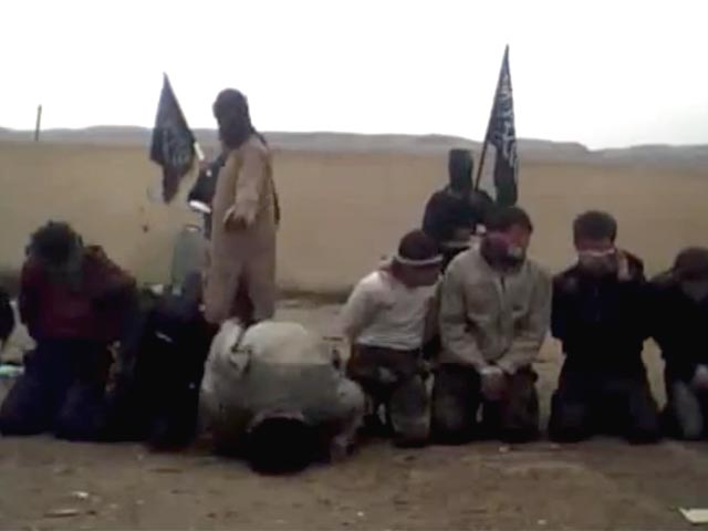 Очередное жестокое видео из Сирии появилось в Сети: повстанцы казнили 11 мужчин, которых приговорили к смерти как бойцов Башара Асада