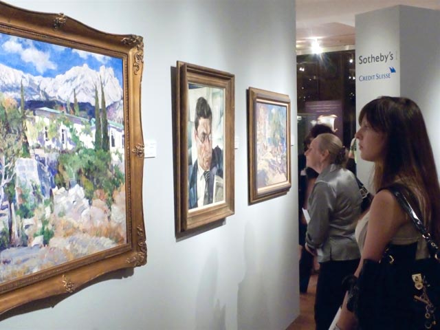 В мае 2010 года аукционный дом Sotheby's привез на выставку в Москву в Государственный Исторический музей топ-лоты предстоящих торгов "Русское искусство" и "Импрессионисты и искусство ХХ века"