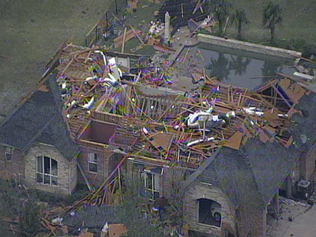 В США снова бушует стихия: 16 мая на штат Техас обрушились несколько торнадо, унеся жизни шести человек