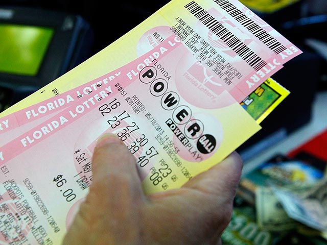 Рекордный выигрыш в 590 миллионов долларов выпал в ночь на воскресенье в тираже американской лотереи Powerball