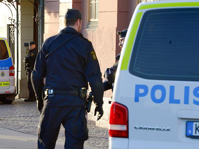 В Швеции второй день не прекращаются беспорядки, вызванные убийством полицейскими вооруженного человека