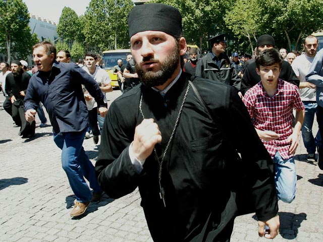 В Грузии была сделана попытка "теократической революции", считает журналист Le Figaro