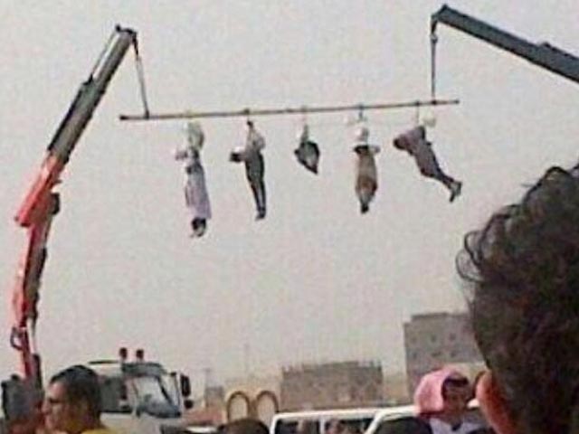 В Саудовской Аравии казнили 5 граждан Йемена, а трупы вывесили на автокранах рядом с университетом