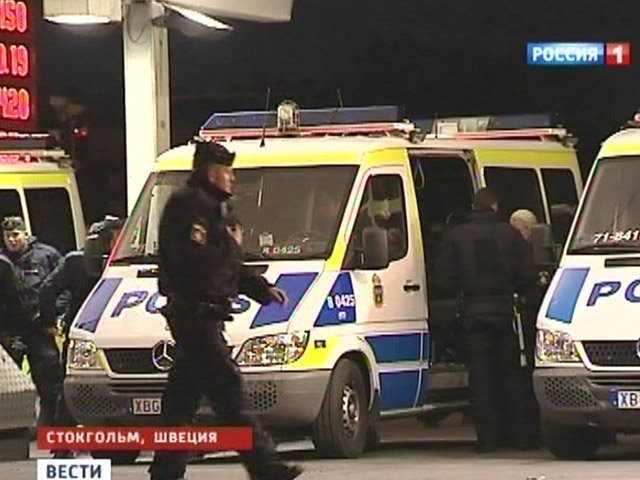 После пятой ночи беспорядков в пригородах шведской столицы Стокгольме полиция решила вызвать подкрепление из других районов