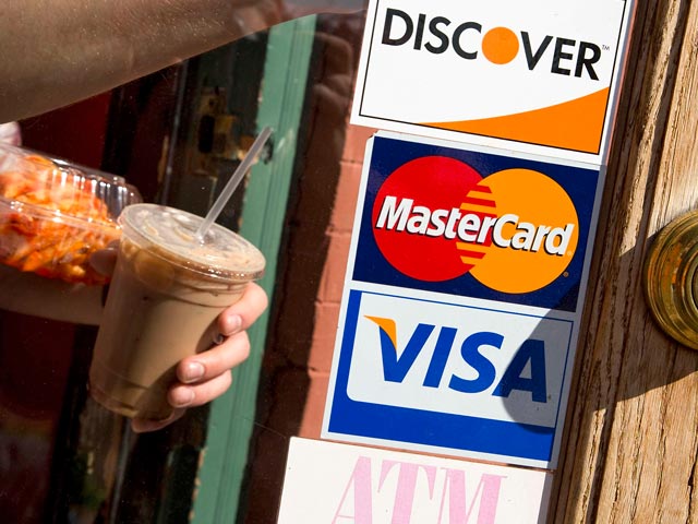 Группа американских ритейлеров повторно подала в суд на платежные системы Visa и MasterCard, сообщает Reuters