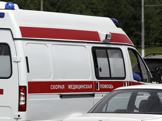 Три человека пострадали и один погиб в результате столкновения трех иномарок на Смоленском бульваре в Москв