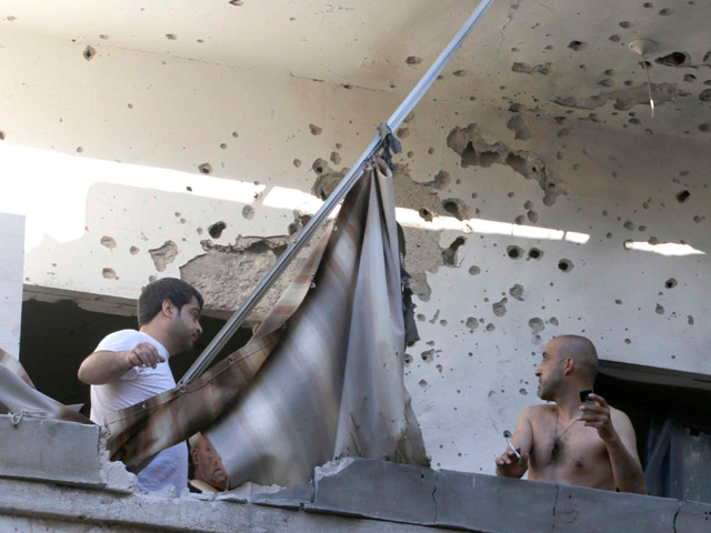 Две ракеты, выпущенные неизвестными боевиками, разорвались утром в шиитско-христианском квартале Шиях на южной окраине столицы Ливана Бейрута
