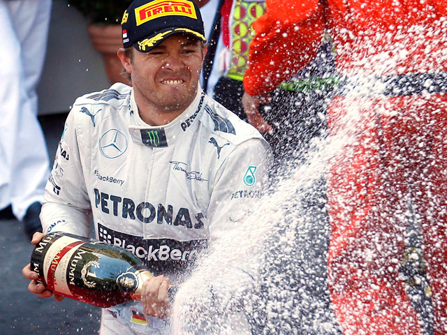 Нико Росберг принес "Мерседесу" первую победу в сезоне "Формулы-1"