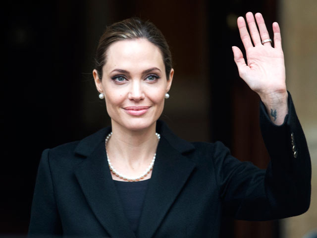 Менее чем через две недели после того, как звезда Голливуда Анджелина Джоли призналась, что перенесла двойную мастэктомию (удаление молочной железы), чтобы предотвратить рак, ее тетя скончалась от этой болезни