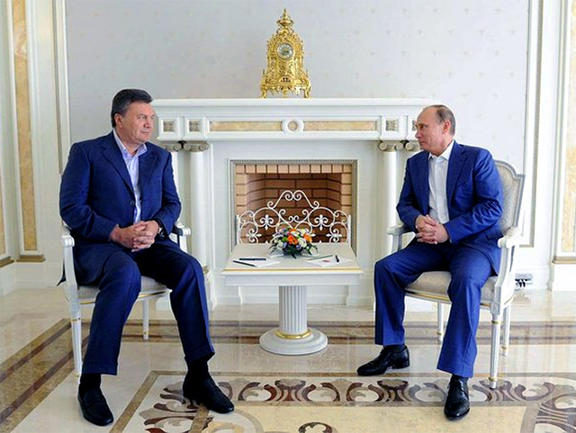 Владимир Путин принял в воскресенье в Сочи Виктора Януковича, заставив журналистов двух стран гадать, что же обсуждалось в течение почти пяти часов и удалось ли до чего-то договориться