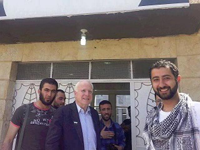 Американский сенатор Джон Маккейн нанес в понедельник неожиданный визит в Сирию. Как сообщают западные СМИ, бывший республиканский кандидат в президенты и один из самых активных сторонников оказания военной помощи сирийской оппозиции
