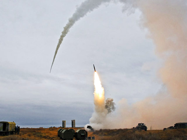 Зенитные ракетные подразделения войск Воздушно-космической обороны (ВКО) успешно поразили все цели в ходе проведения боевых стрельб на полигоне "Ашулук" под Астраханью