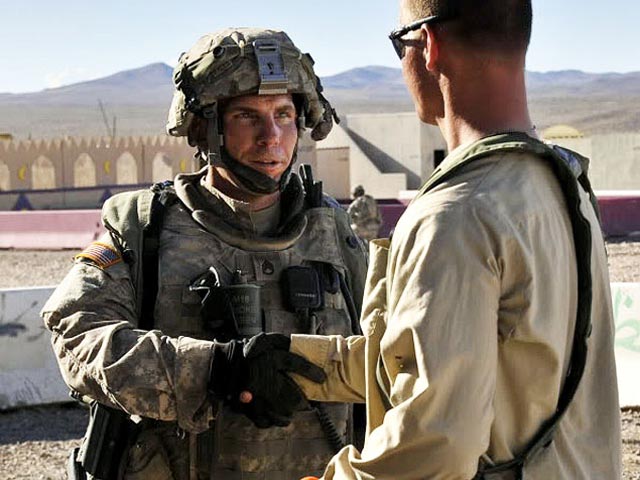 Сержант армии США Роберт Бэйлс, расстрелявший в марте прошлого года в афганской провинции Кандагар 16 мирных жителей, даст признательные показания в обмен на замену смертной казни пожизненным заключением