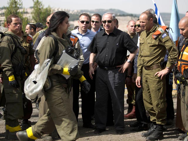 Беньямин Нетаньяху на учениях по моделированию ракетных атак с химическими отравляющими веществами, Иерусалим, 29 мая 2013 года