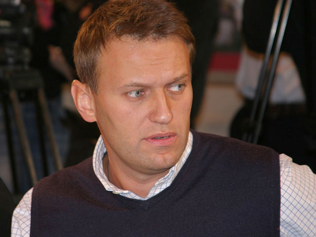 Сегодня Навальный решил продолжить битву на виртуальных полях, заявив, что Массух сам себя изобличил, опубликовав графики посещений сайта