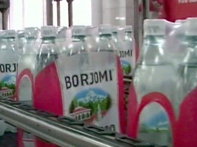 Первая партия грузинской минеральной воды "Боржоми" поступила в продажу в розничные сети России