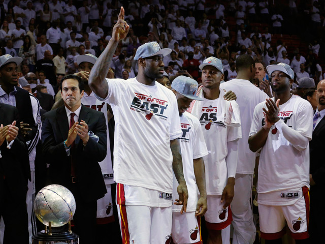 Действующий чемпион Национальной баскетбольной ассоциации (НБА) клуб "Майами Хит" вышел в финал текущего розыгрыша плей-офф