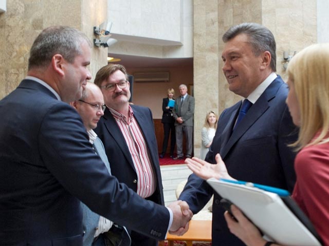 Журналист Евгений Киселев решил стать гражданином Украины. Об этом он попросил президента Виктора Януковича во время встречи украинского лидера с представителями СМИ
