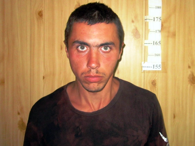 Полицейские Иркутской области освободили малолетнюю пленницу, которую удерживал взаперти бомж, выполнявший хозяйственные работы. Девочку преступник спрятал в подвальном помещении гаража, где была минусовая температура