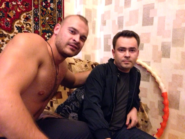 Скандал разразился после того, как в прессе и в интернете появился видеоролик, на котором человек, похожий на Андрея Каминова, беседует в квартире с активистами движения "Оккупай педофиляй"