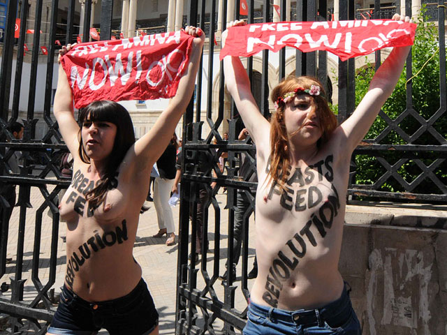Акция Femen в Тунисе у Дворца правосудия, 29 мая