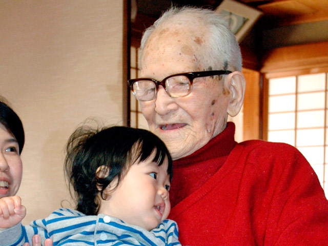 Японец Дзироэмон Кимура попал в Книгу рекордов Гиннесса как самый пожилой житель планеты и одновременно как самый пожилой мужчина мира