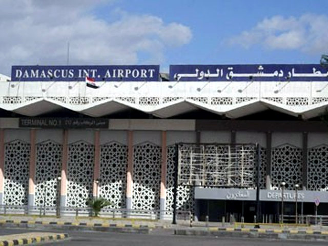 Международный аэропорт Дамаска в четверг подвергся обстрелу со стороны боевиков, воюющих на стороне сирийской оппозиции против армии президента Башара Асада