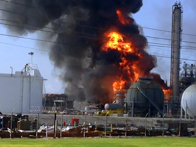 В американском штате Луизиана, в городе Гейсмар, произошел взрыв и начался пожар на химическом заводе Williams Olefins