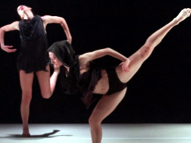 Известный израильский коллектив "Киббуц" (Kibbutz Contemporary Dance Company), работающий в танцевальной технике контемпорари, соединившей классический балет и джаз-модерн, представит 4 июля в московском театре имени Ермоловой новый спектакль If At All