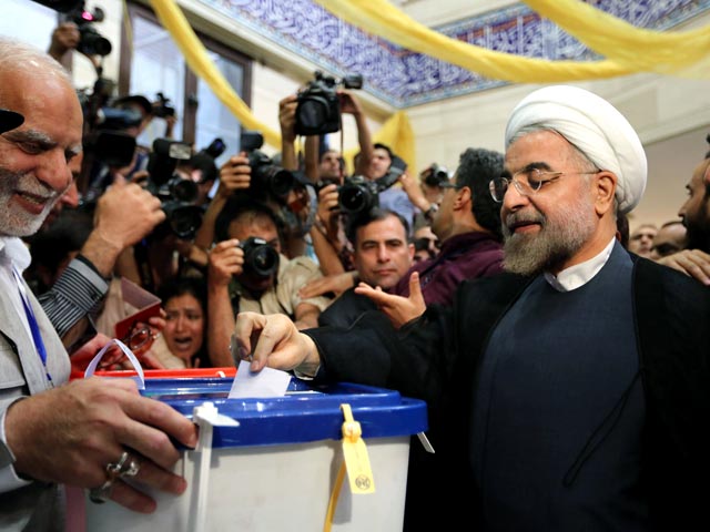 Новым президентом Ирана уже в первом туре избран "реформатор" Хасан Роухани