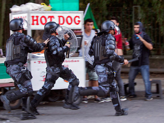 Бразильская полиция разогнала демонстрацию противников Кубка Конфедераций