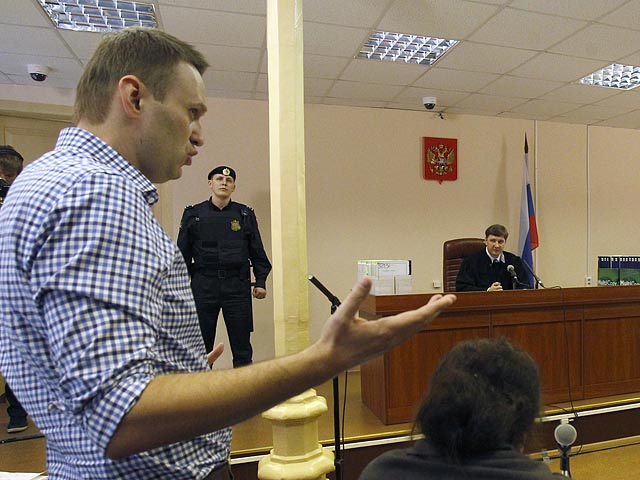 В Ленинском суде города Киров завершилось очередное слушание по делу "Кировлеса". Известного оппозиционера Алексея Навального, намеревающегося стать новым мэром Москвы