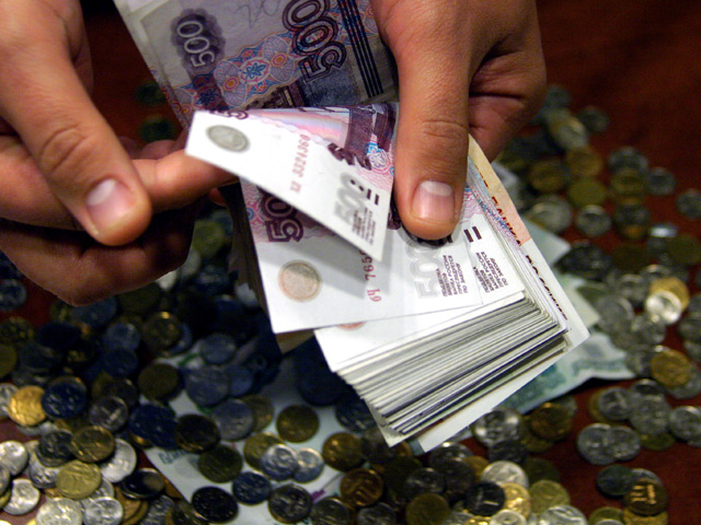 Правительство может стимулировать экономический рост ослаблением рубля