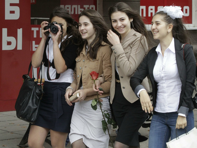 Число молодых людей в России стремительно сокращается из года в год, и в течение ближайших 10 лет может упасть на семь миллионов