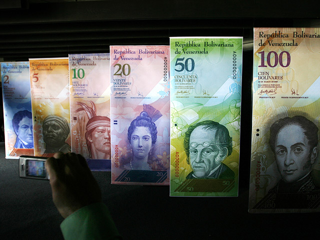 Правительство Венесуэлы пытается замедлить инфляцию через введение контроля за потребительскими ценами и валютой. Именно эти ошибки совершило с свое время советское правительство под руководством Михаила Горбачева в начале 1990-х