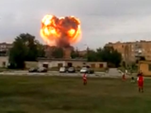 В Самарской области в районе поселка Нагорный на складе боеприпасов произошло пять мощных взрывов