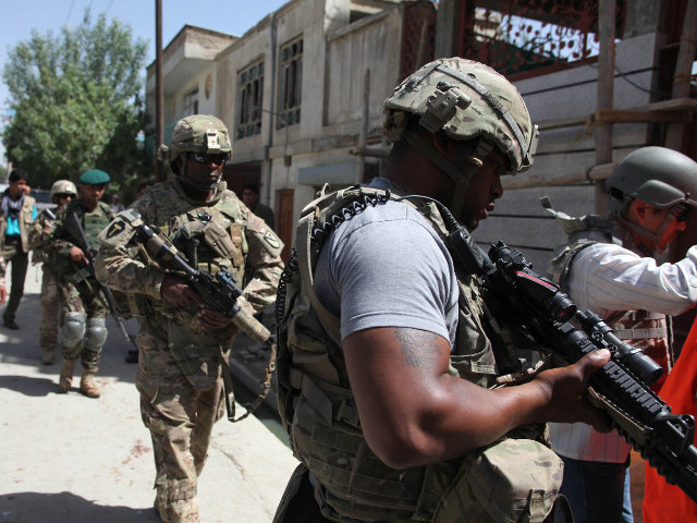 В Афганистане боевики напали на американскую военную базу Баграм, расположенную примерно в 50 км к северу от Кабула. Погибли четыре американских военнослужащих